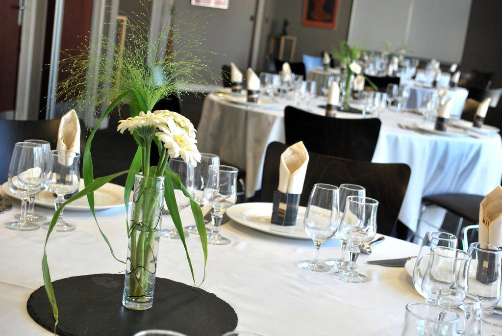 Hotel De Loire Et Restaurant Les Bateliers Trélazé Eksteriør billede