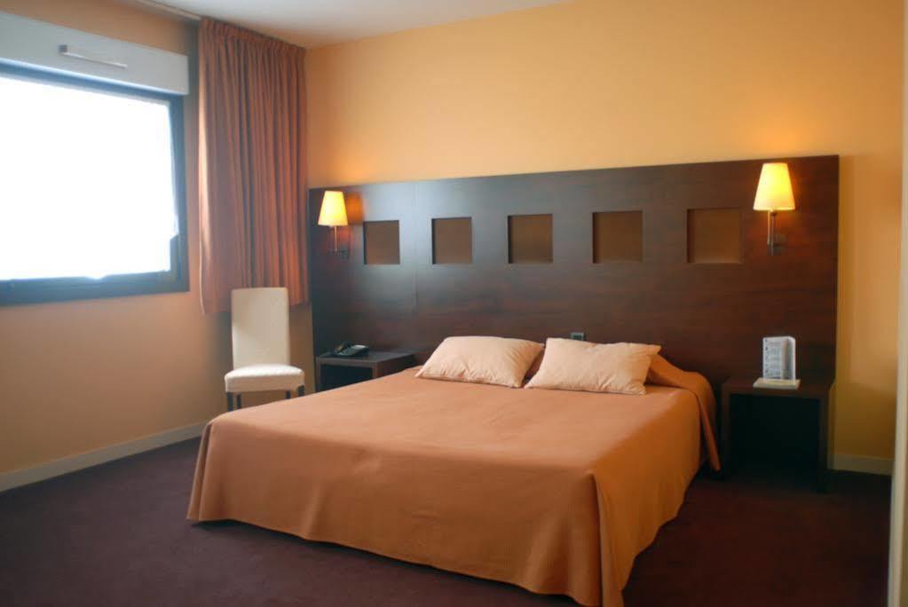 Hotel De Loire Et Restaurant Les Bateliers Trélazé Eksteriør billede